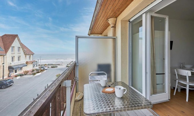 Saint-Regnobert-de-la-Cote-de-Nacre Apartamento | Un Balcon sur la Mer - Appt à 30m de la plage