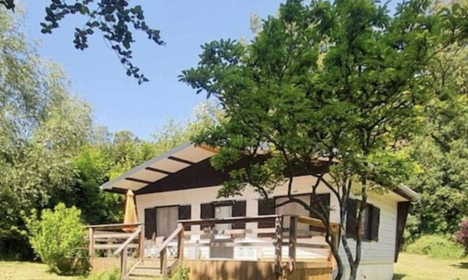 Ave et Auffe Chalet De Esquí | Un Chalet Loin des Regards et Proche des Attractions Comme les Grottes de Han