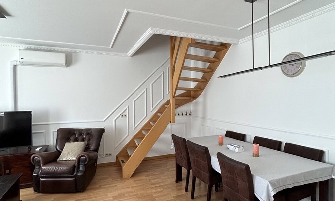 Sint-Jans-Molenbeek Apartamento | Un Duplex Chic Pour une Expérience Unique Près de la Basilique