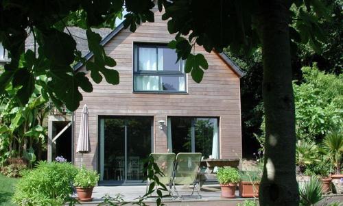 Locquenole Casa | Un Jardin en Pente Douce