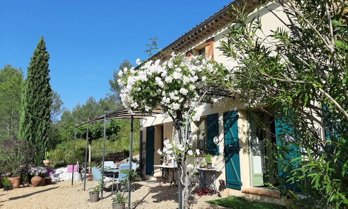 Correns Otro | Un mas en Provence Verte Pour les Amoureux de la Nature. Animaux Bienvenus !