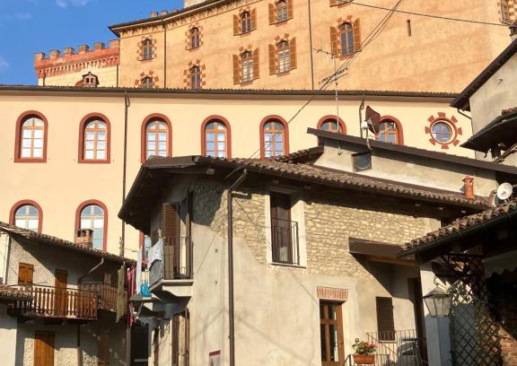 Barolo Apartamento | UN PASSO DAL CASTELLO