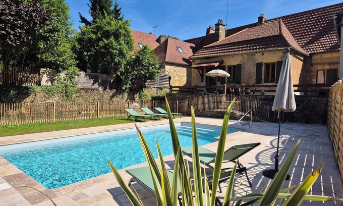 Prats-du-Perigord Casa | Un Presbytère Rénové au Coeur D'un Village du Périgord