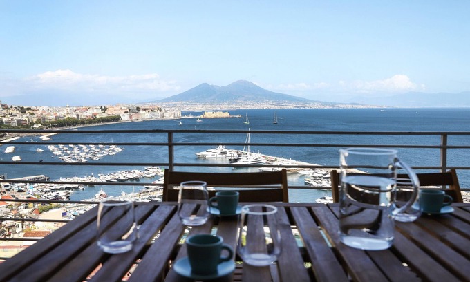 Mergellina Apartamento | A terrace overlooking the Bay of Naples