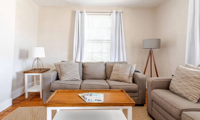 Mystic Apartamento | Unbeatable Downtown Mystic Location