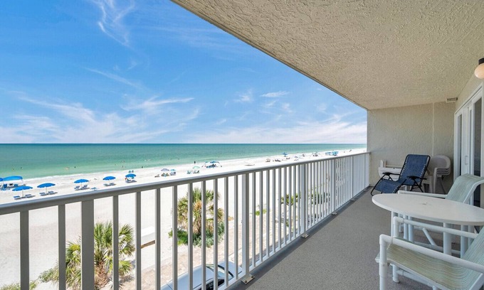 Indian Shores Condominio | Unbeatable Gulf Views from this Updated 3 bedroom Condo