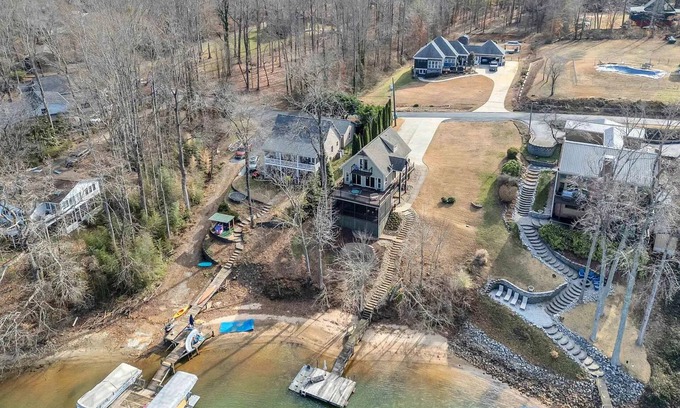 Inman Casa | Unbeatable lake & mountain views in renovated, family-friendly, lakefront home