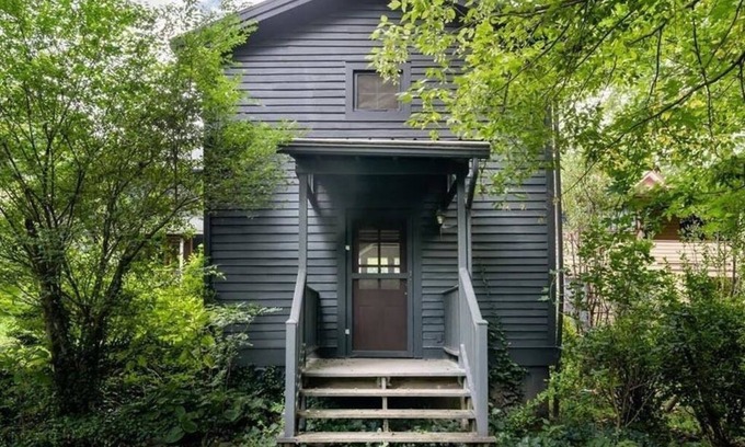 Historic Montford Cabaña | Unbeatable Location Carriage House with Great Vibe