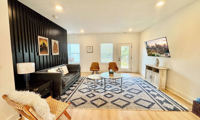 Donelson Casa | NewConstruction3beds2.5bathsBetweenBNA/DowntownPublicTransportation