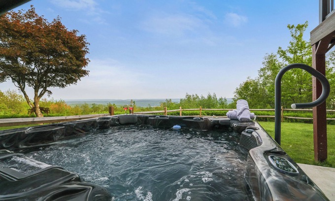 Jim Thorpe Cabina | UNBEATABLE MOUNTAIN VIEWS, Tons Of Outdoor Space, Hot Tub, Close To Jim Thorpe!