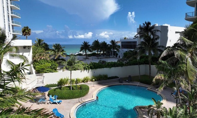 Seybold Condominio | Apartamento frente a la playa de Hollywood Beach FL con piscina