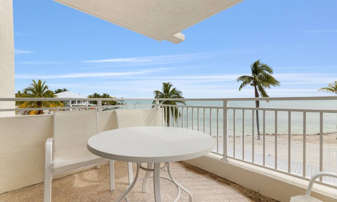 Lower Matecumbe Beach Condominio | Unbelievable Second Floor Ocean View Studio with Gorgeous Views!