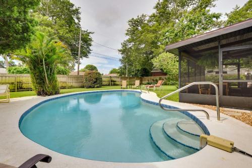 South Bradenton Casa | Uncle Louies Gulf Coast Gem with Outdoor Oasis