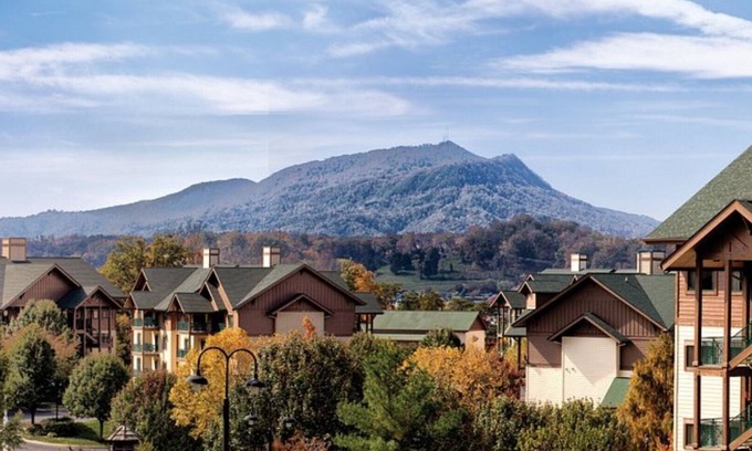 Sevierville Complejo | Uncover Family Fun and Mountain Adventure at Wyndham Smoky Mountains – 2 Bd. Dlx
