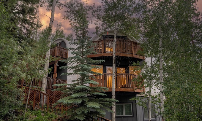 Intermountain Chalet De Esquí | Uncover the Hidden Gem of Vail—The Dome | D7