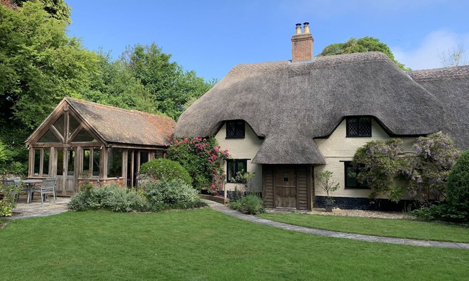 Blandford Forum Casa | UNDER ACRE COTTAGE, family friendly in Winterborne Whitechurch