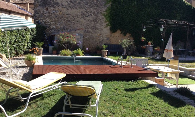 Laudun Apartamento | Under the chestnut trees between Provence and Occitania