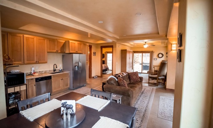 Steamboat Springs Casa | Debajo de la góndola - Moose View Suite, ¡Se admiten perros! # VHR-13-03