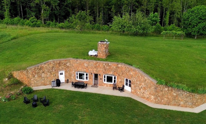 Madison Heights Casa | Underground, riverfront home, 3 bedrooms on the James River in Amherst County