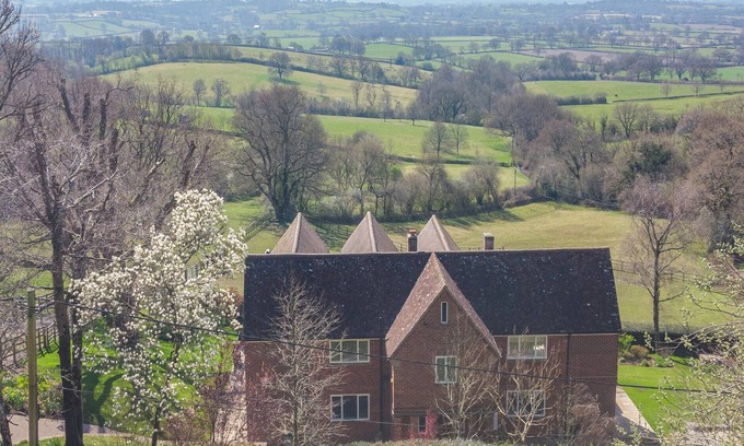 East Knoyle Cabaña | UNDERHILL HOUSE, family friendly, luxury holiday cottage in Hindon