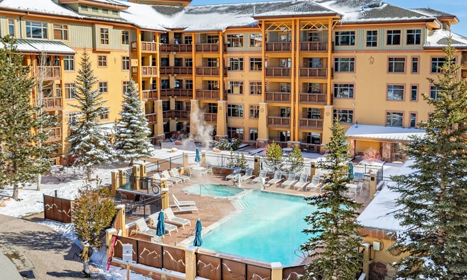 Park City Condominio | Unequalled Ski in Out Location Next to Gondola, Hotel Room, Pool, Hot tubs, Condo Nast Winner C005A