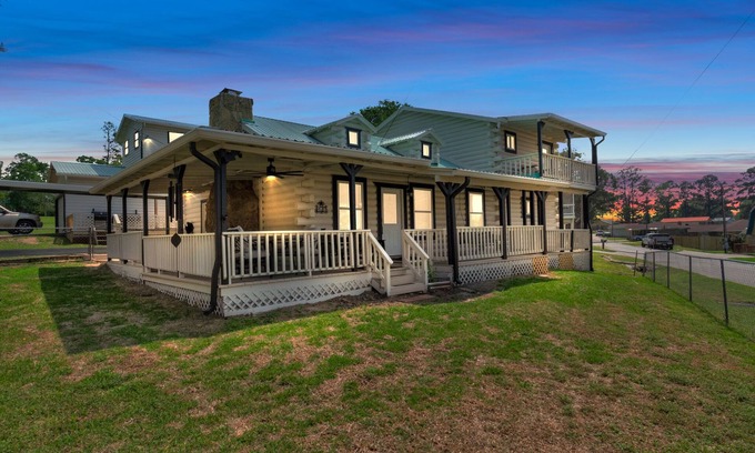 Livingston Casa | Unforgettable Charming LogCabin Bliss!