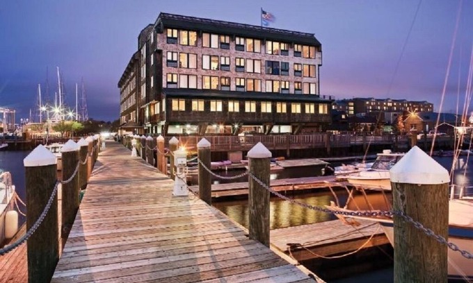 The Point Apartamento | Unforgettable New England retreat with a true nautical feel