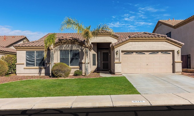 Entrada Casa | Unfurnished home in family-friendly North Phoenix! 3 Bed + Den, 2 Bath