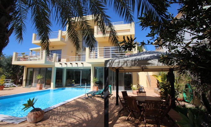 Patroves Villa | Unic Pure Luxury Villa. Lugar perfecto para pasar tus tan merecidas vacaciones.