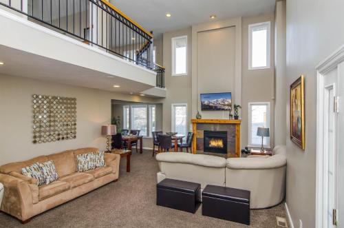 Midvale Casa | Union Cove 3-Plex in Salt Lake with Hot Tub