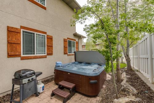 Midvale Casa | Union Woods in Salt Lake Modern Style with Hot Tub