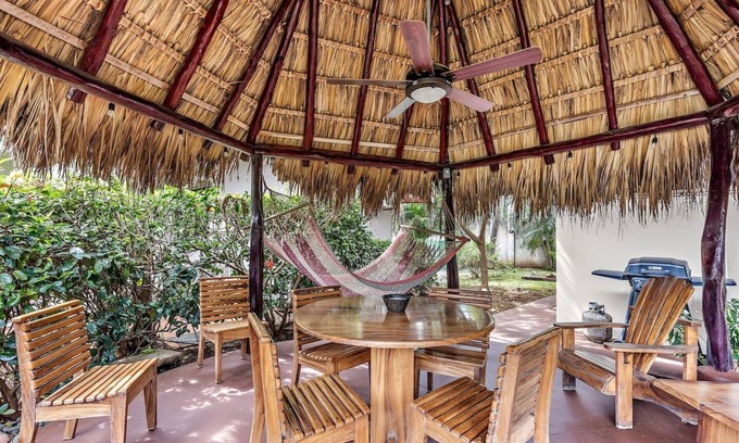 Tamarindo Cabaña | Unique and Newly updated villa with Cozy Outdoors