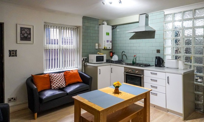 Headingley Apartamento | Unique 2-bed Cottage Flat in Headingley, Near Universities and Shops, Ground