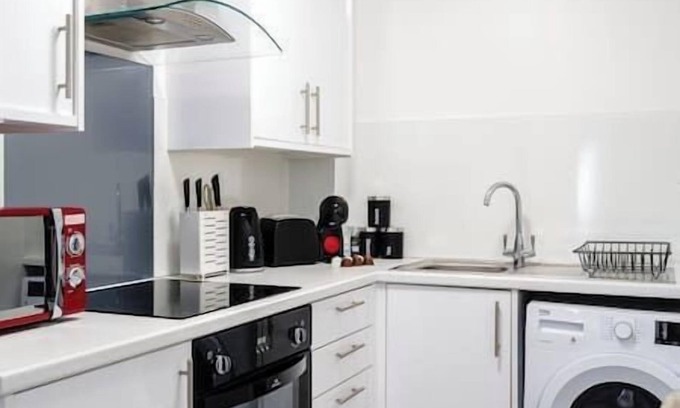 Gabalfa Apartamento | Unique 2-bed Flat with Smart TV Cardiff