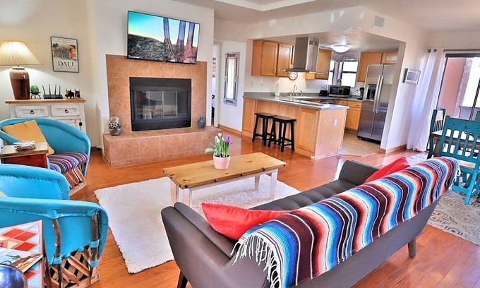 Tucson Condominio | Unique 2 BR Sabino Canyon Gem