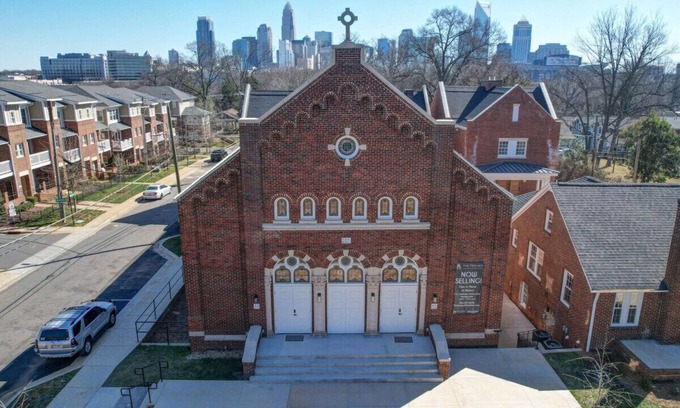 Wesley Heights Condominio | Unique 2BR Stay - City Views -Walk to BofA Stadium