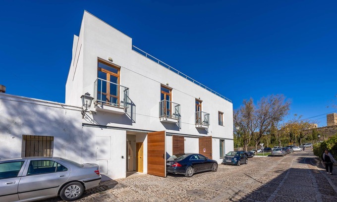 Carmona Villa | Unique 3 apartment Carmona villa