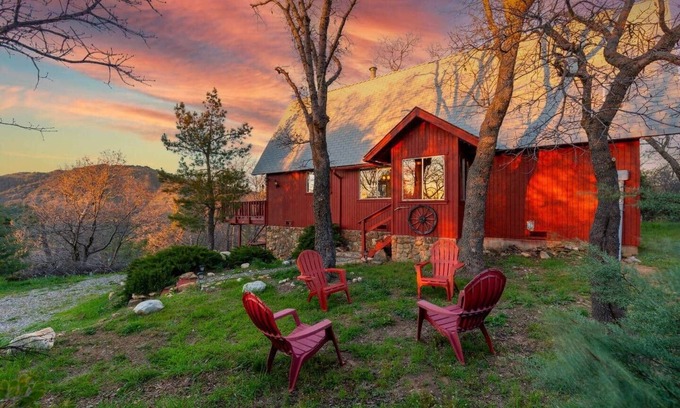 Julian Cabina | Unique A-frame with mountain views, 5 min to town