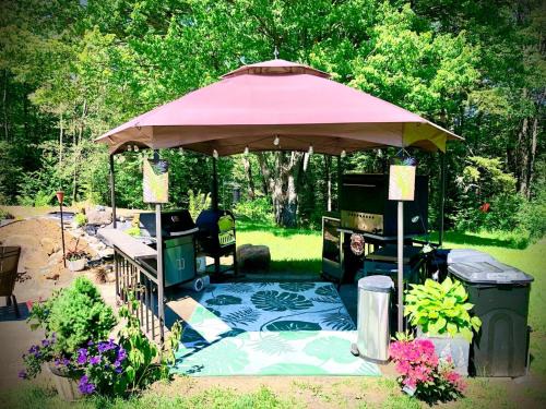 Caroga Lake Casa | Unique and charming, exquisitely themed Log Cabin