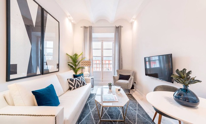 Sol Apartamento | Unique Apartment in Madrid Center.Plaza Mayor III