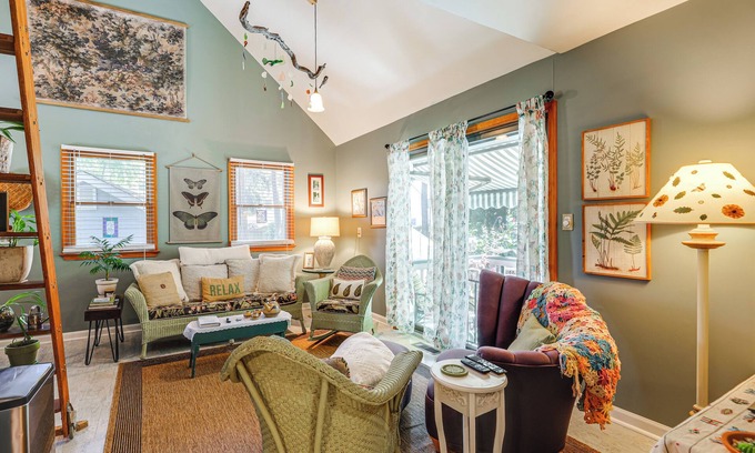 Lewes Apartamento | Unique & Artistic Retreat Near Rehoboth Beach!