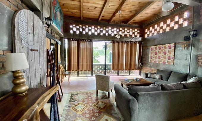 Sayulita Cabina | Unique artsy cabin, large window views