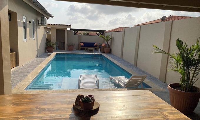 Oranjestad Casa | Unique Aruban style house incl. swimming pool, outdoor kitchen, toilet & shower!