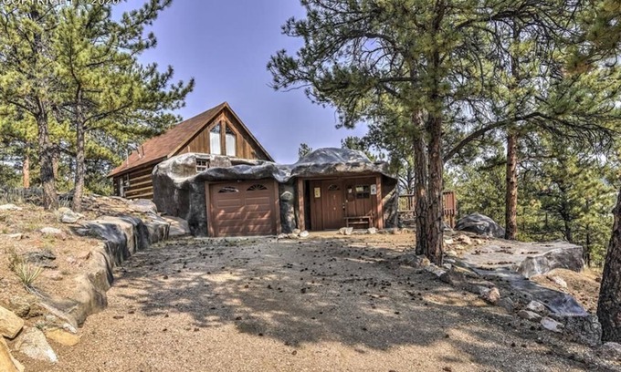 Florissant Casa | Unique award winning cabin! Get away and relax!