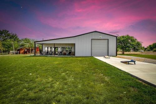 Lake Bridgeport Casa | Unique Barn by the Lake in Bridgeport, Texas
