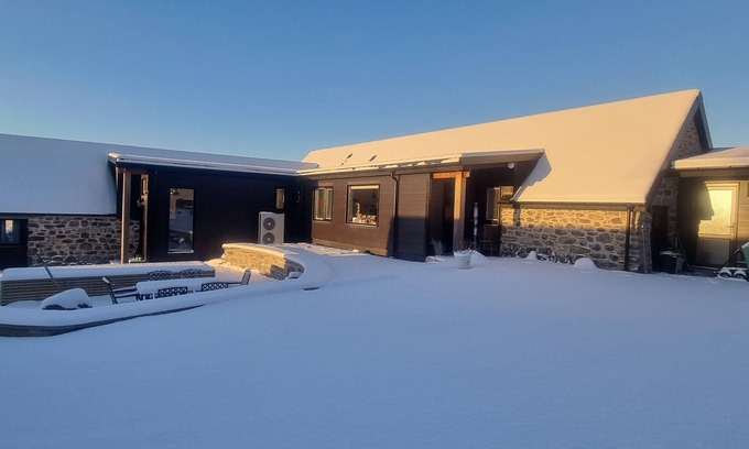 Glen Urquhart Casa | + Unique Barn with Mountain Views +