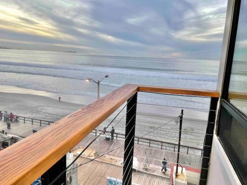 Costa Apartamento | Unique Beachfront ocean view lovely 1BD