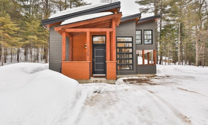 Les Pays-d'en-Haut Regional County Municipality Casa | Unique and Zen open concept house with mezannine, high ceilings near ski resorts