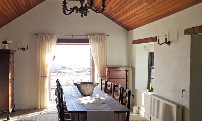 Arranmore Island Cabaña | Unique Cobblestone cottage with WiFi on charming Arranmore Island