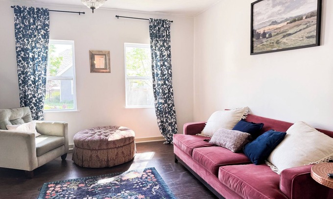 Pacific Cabaña | Unique Cottage - Dog Friendly - Close to Purina